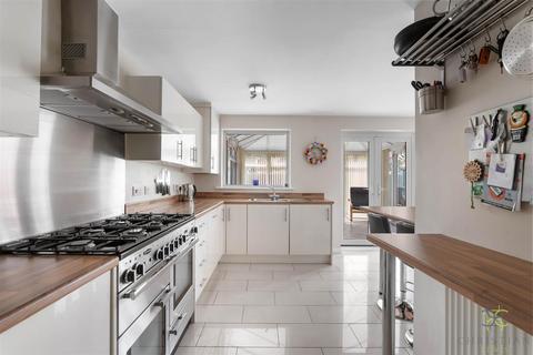 5 bedroom detached house for sale, Violet Walk, Evesham WR11