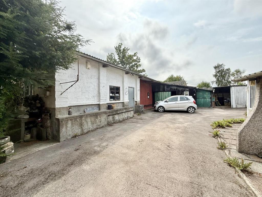 Outbuilding.jpg