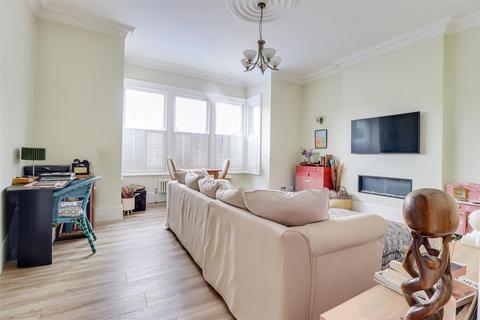 1 bedroom flat for sale, Crowstone Road, Westcliff-On-Sea SS0