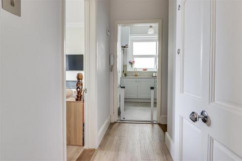 1 bedroom flat for sale, Crowstone Road, Westcliff-On-Sea SS0