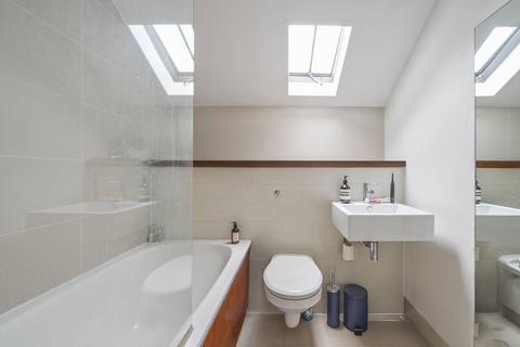 3 bedroom flat for sale, 86 Bow Road, London E3