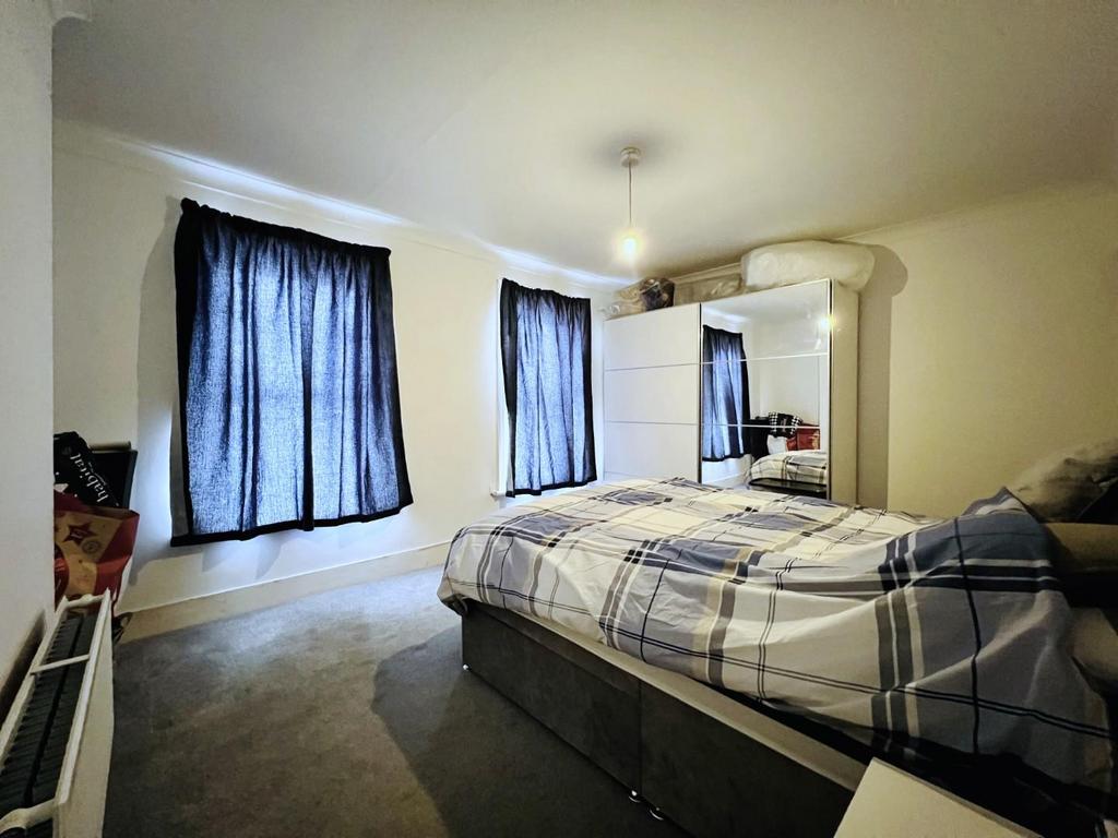 Bedroom..jpeg