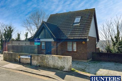 Longhill Avenue, Chatham