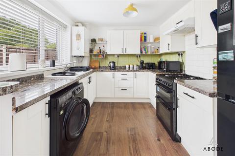3 bedroom terraced house for sale, Oversetts Court, Swadlincote DE11