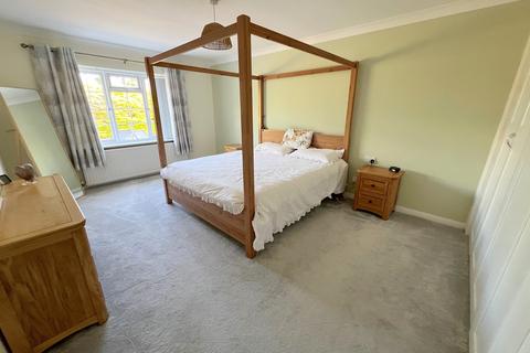 2 bedroom ground floor flat for sale, 10 Barton Wood Road, Barton On Sea, New Milton, Hampshire. BH25 7NN