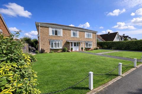 2 bedroom ground floor flat for sale, 10 Barton Wood Road, Barton On Sea, New Milton, Hampshire. BH25 7NN