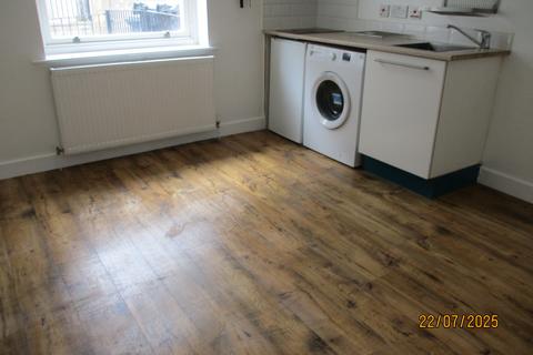 Studio to rent, Bath Street, Huddersfield HD1