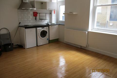Studio to rent, Bath Street, Huddersfield HD1
