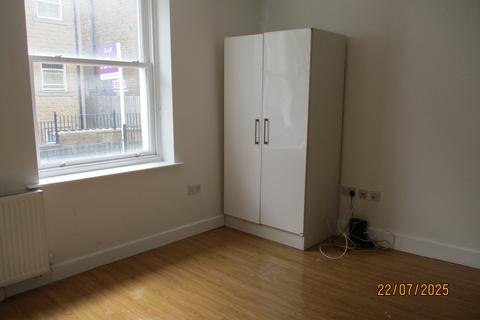 Studio to rent, Bath Street, Huddersfield HD1