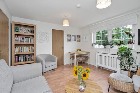 8/6 Grandfield, Edinburgh, EH6 4TJ