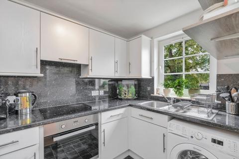 8/6 Grandfield, Edinburgh, EH6 4TJ