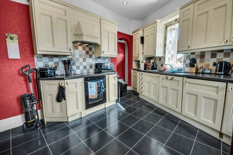 4 bedroom end of terrace house for sale, 214 Halifax Road, Huddersfield