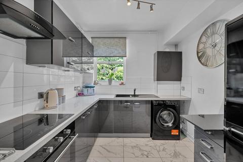 1 bedroom ground floor flat for sale, Bolden Street, London SE8