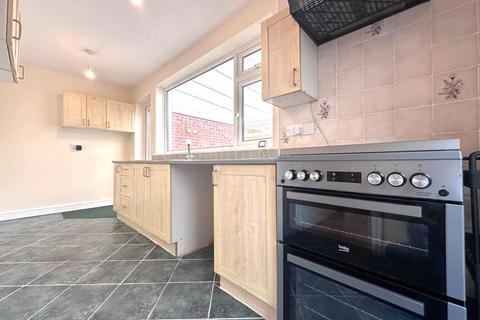 3 bedroom semi-detached house to rent, Alma Avenue, Tipton