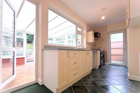 3 bedroom semi-detached house to rent, Alma Avenue, Tipton