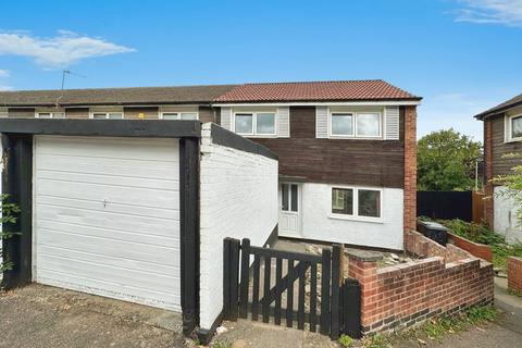 3 bedroom end of terrace house for sale, Torridon Close, Leicester LE4