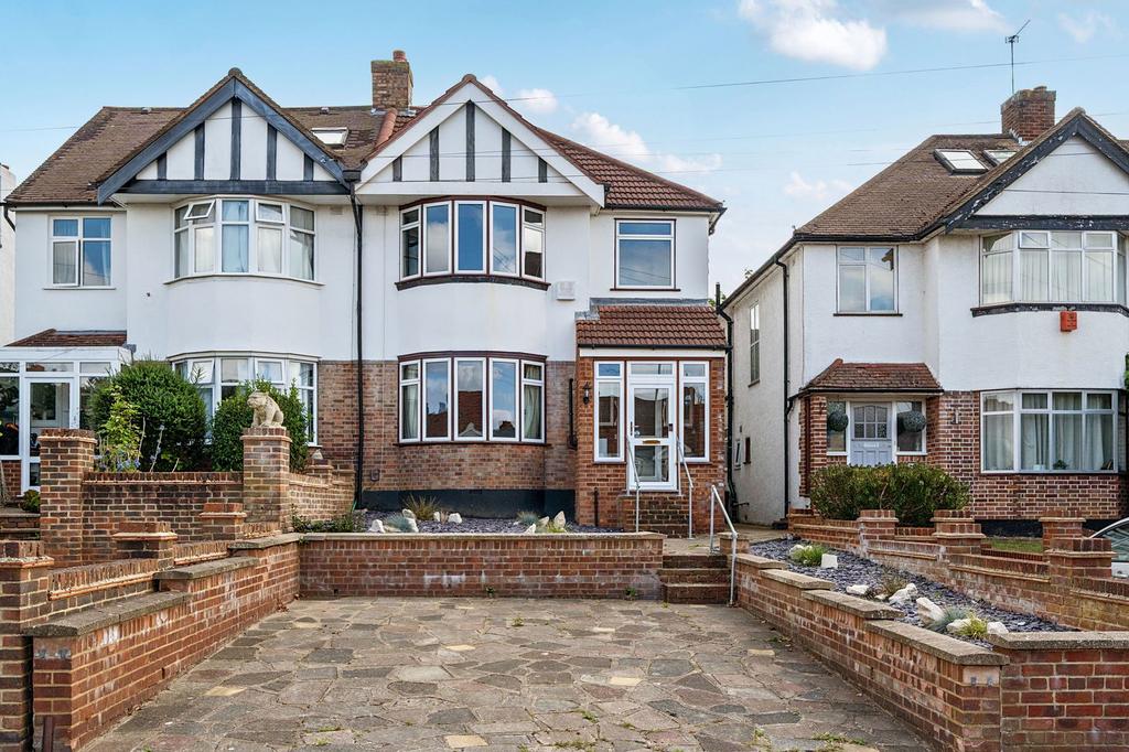 Wickham Chase, West Wickham BR4 3 bed semi-detached house - £600,000