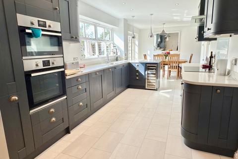 4 bedroom detached house for sale, Vallenders Road, Tewkesbury GL20