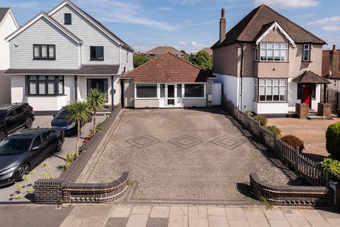 2 bedroom detached bungalow for sale, Bean Road, Bexleyheath, DA6