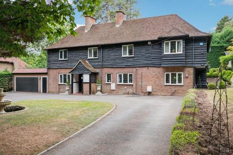 6 bedroom detached house for sale - South Park Avenue, Rickmansworth WD3