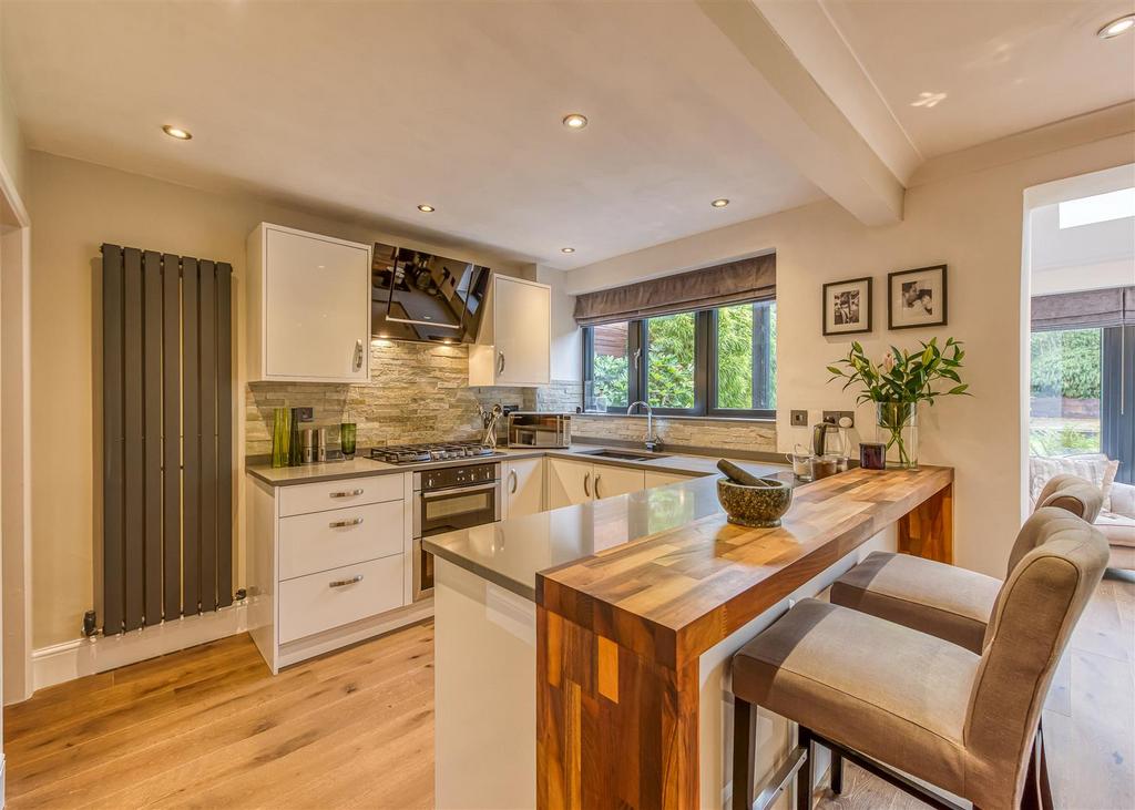 8 Banbery Drive-Kitchen Family Room (3).jpg