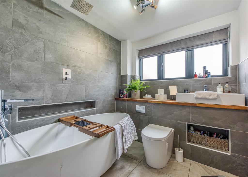 8 Banbery Drive-Bathroom.jpg