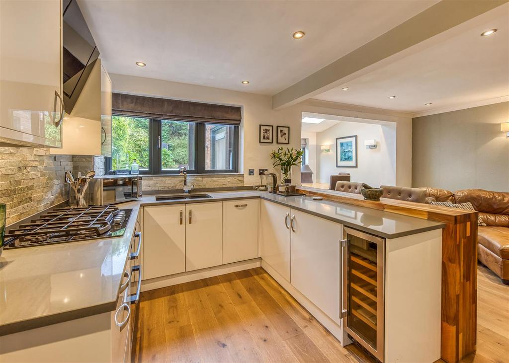 8 Banbery Drive-Kitchen Family Room (2).jpg