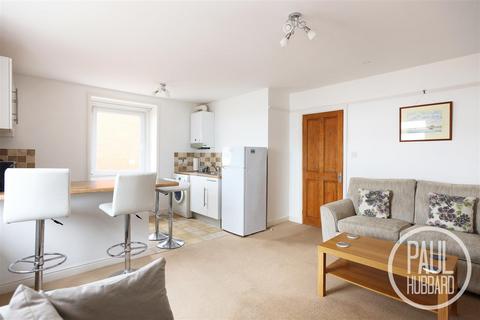 1 bedroom flat for sale, Esplanade, Kirkley, NR33