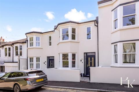 Howard Terrace, Brighton BN1