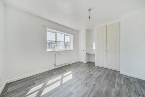 3 Burleigh Walk, London, SE6 1BA