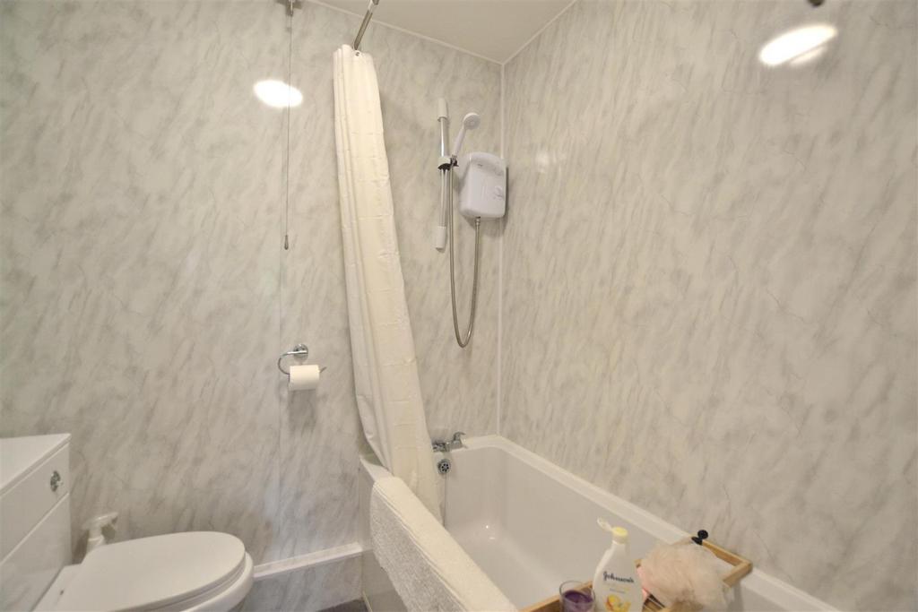 Family Bathroom.JPG