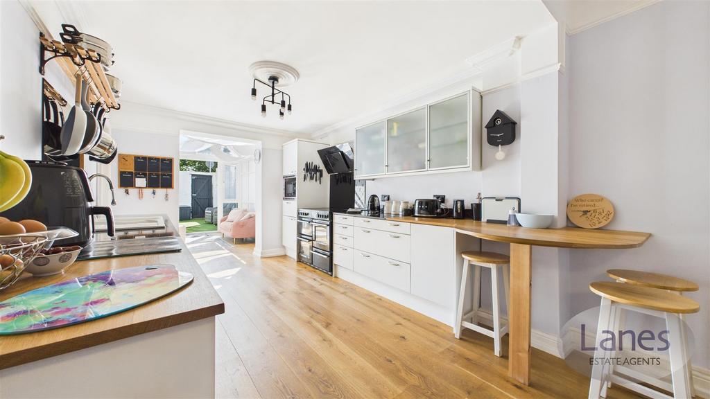 CAM03457 G0-PR0025-STILL031.jpg