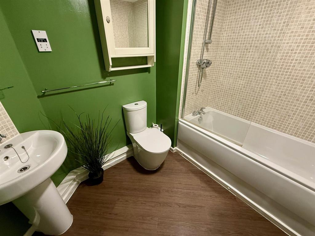 WR Bathroom.jpg