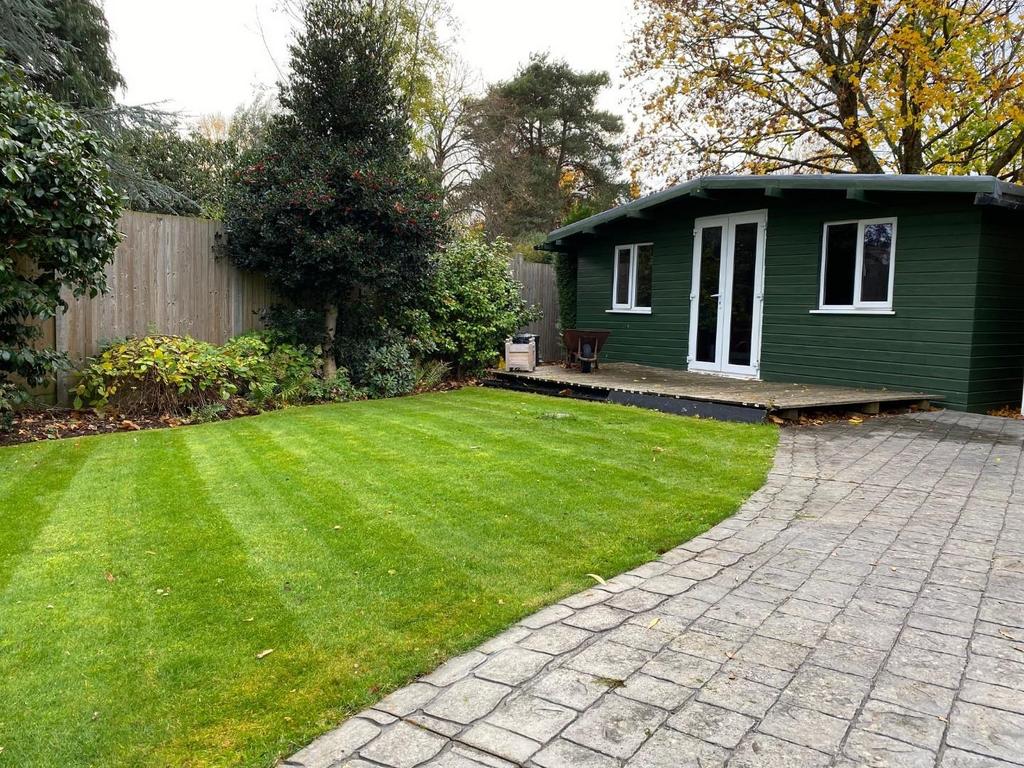 Garden lodge.jpg