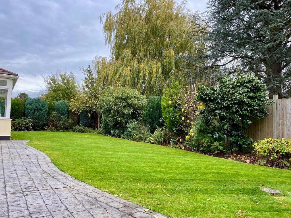 Rear garden pic 2..jpg
