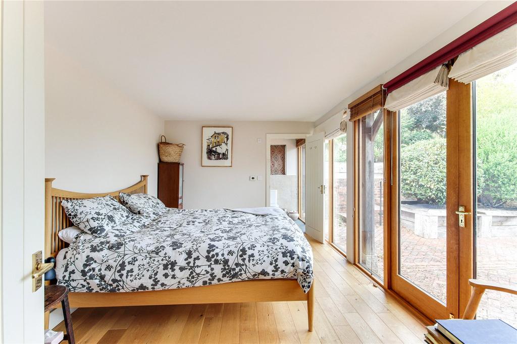 Courtyard Bedroom 1