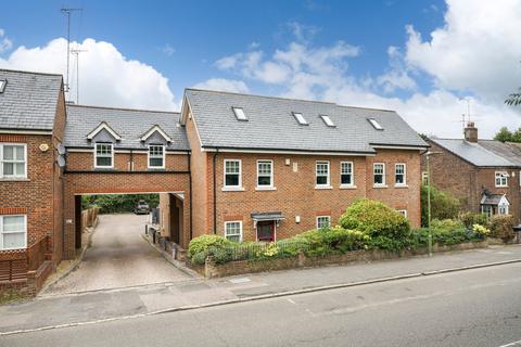 2 bedroom flat for sale, London Road, Markyate, AL3