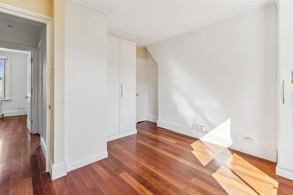 Main Bedroom (2)