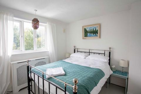 undefined, Lincoln Avenue, Twickenham TW2