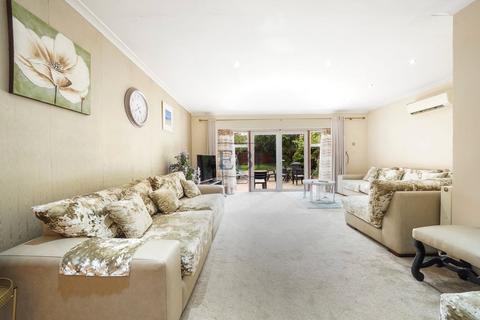 111 Mawney Road, Romford, RM7 7JA