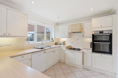 undefined, Lincolns Mead, Lingfield RH7