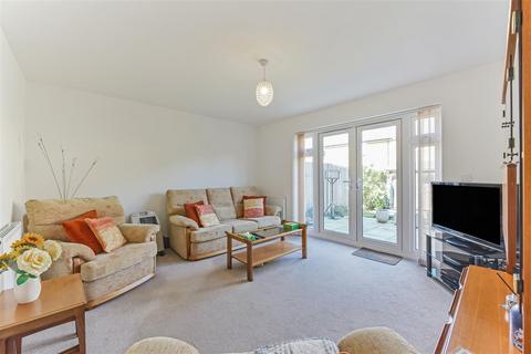 3 bedroom semi-detached house for sale, Longacres Way, Chichester