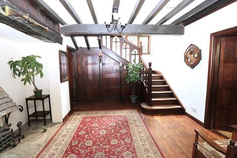 undefined, Farnborough Road, Farnborough GU14