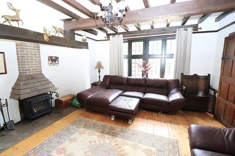 undefined, Farnborough Road, Farnborough GU14