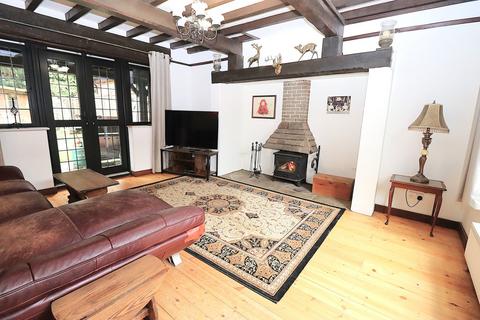 undefined, Farnborough Road, Farnborough GU14