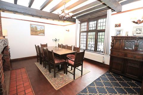 undefined, Farnborough Road, Farnborough GU14