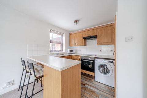 Studio to rent, Mayfield Road, Shepherds Bush, London, W12