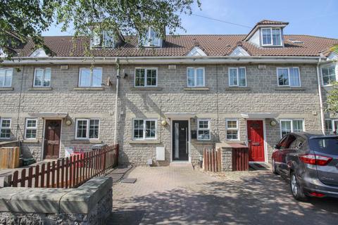 4 bedroom house for sale, Hill Road*Beautifully Presented*Superb Location*4 Bedrooms*En-Suite Shower*Chain free / no chain*