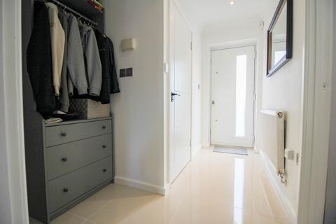 4 bedroom house for sale, Hill Road*Beautifully Presented*Superb Location*4 Bedrooms*En-Suite Shower*Chain free / no chain*