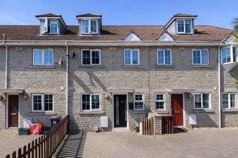 4 bedroom house for sale, Hill Road*Beautifully Presented*Superb Location*4 Bedrooms*En-Suite Shower*Chain free / no chain*